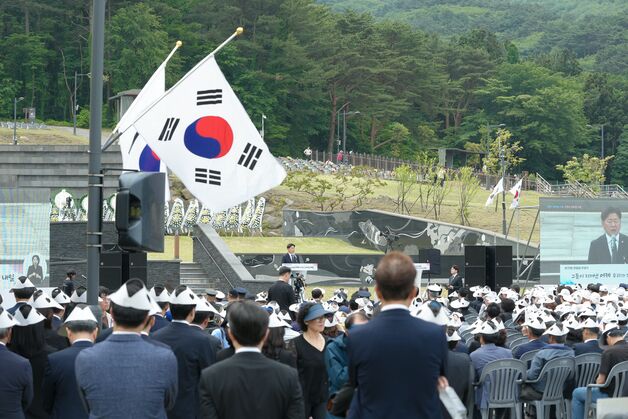 오영훈 지사 "국립묘지 안장 104분뿐…가족 품으로 돌려드릴 것"
