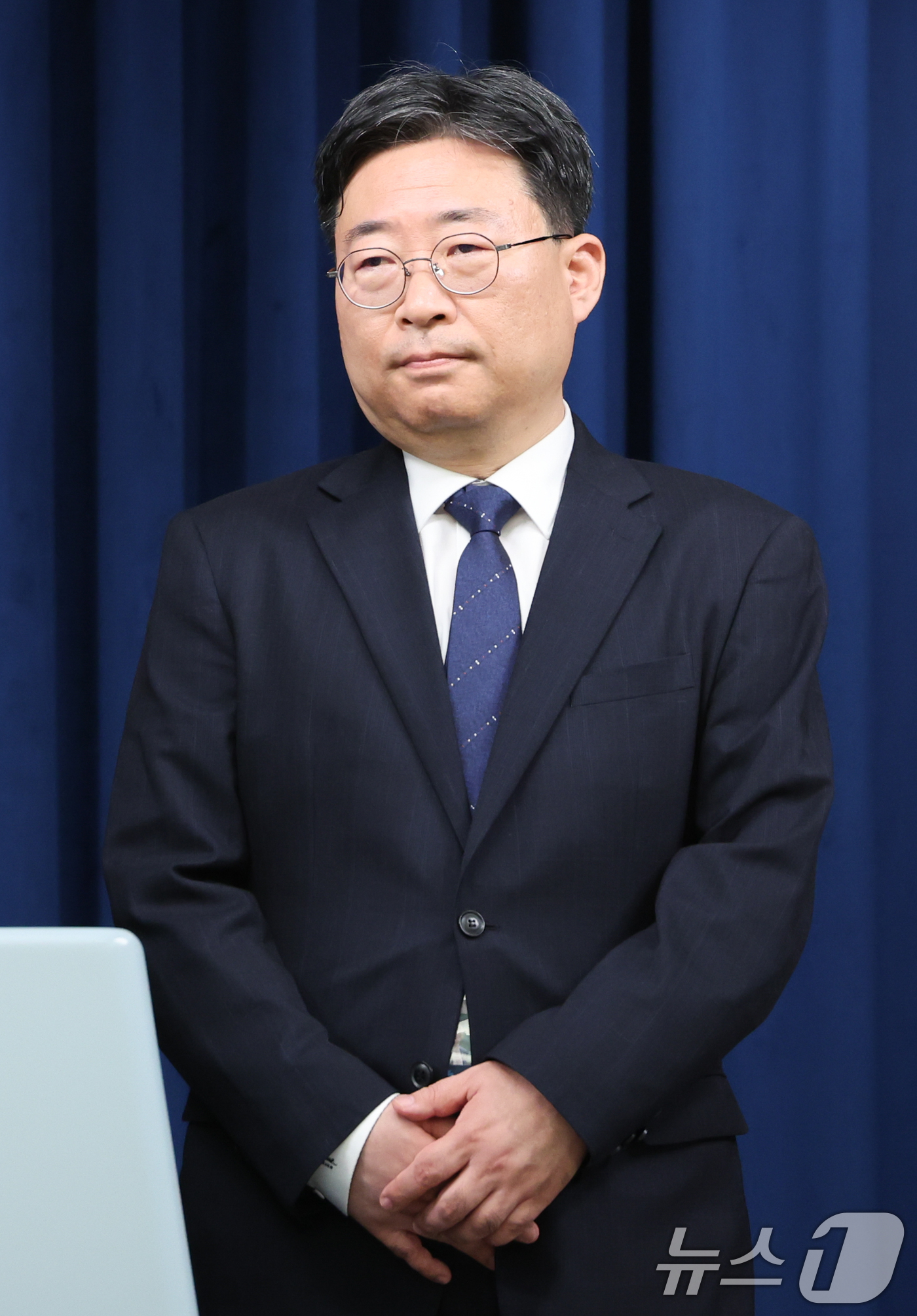 (서울=뉴스1) 허경 기자 = 대통령실 경제성장수석으로 임명된 하준경 한양대 교수가 6일 서울 용산구 대통령실 청사에서 열린 수석비서관 인선 발표에 참석해 있다. 2025.6.6/ …