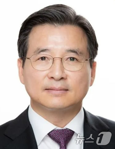 (서울=뉴스1) 허경 기자 = 이재명 대통령은 6일 대통령실 정책실장에 김용범 전 기획재정부 1차관를 임명했다.김 실장은 1962년 전라남도 무안 출신으로 광주 대동고와 서울대 경 …