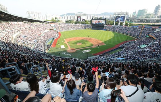 여름에도 계속되는 인기…프로야구, 역대 최소 경기 600만 관중 달성