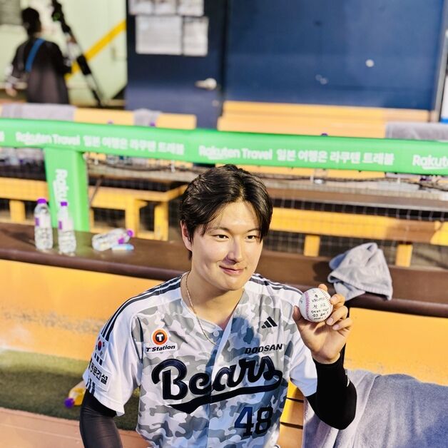 '데뷔 첫 홈런' 두산 김동준 "1군에 남아서 홈런 10개 치고 싶다"