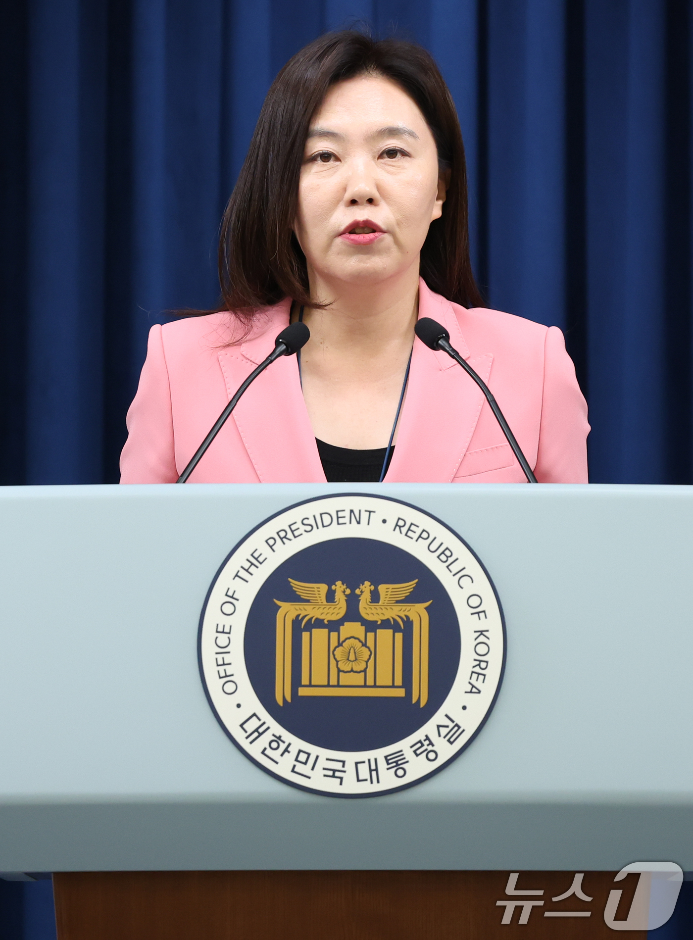 (서울=뉴스1) 허경 기자 = 강유정 대통령실 대변인이 7일 서울 용산구 대통령실 청사에서 주요 7개국(G7) 정상회의 관련 브리핑을 하고 있다. 이재명 대통령은 오는 15~17일 …