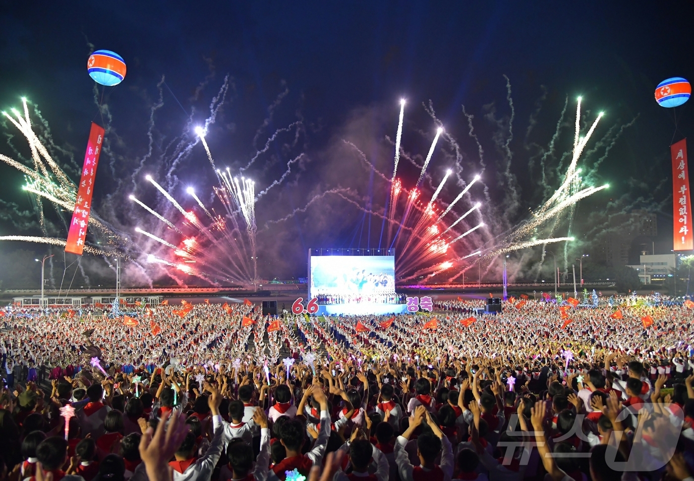 (평양 노동신문=뉴스1) = 북한 노동당 기관지 노동신문은 지난 6일 조선소년단 창립 79주년을 맞아 학생소년들의 야회가 진행됐다고 7일 보도했다. [국내에서만 사용가능. 재배포 …