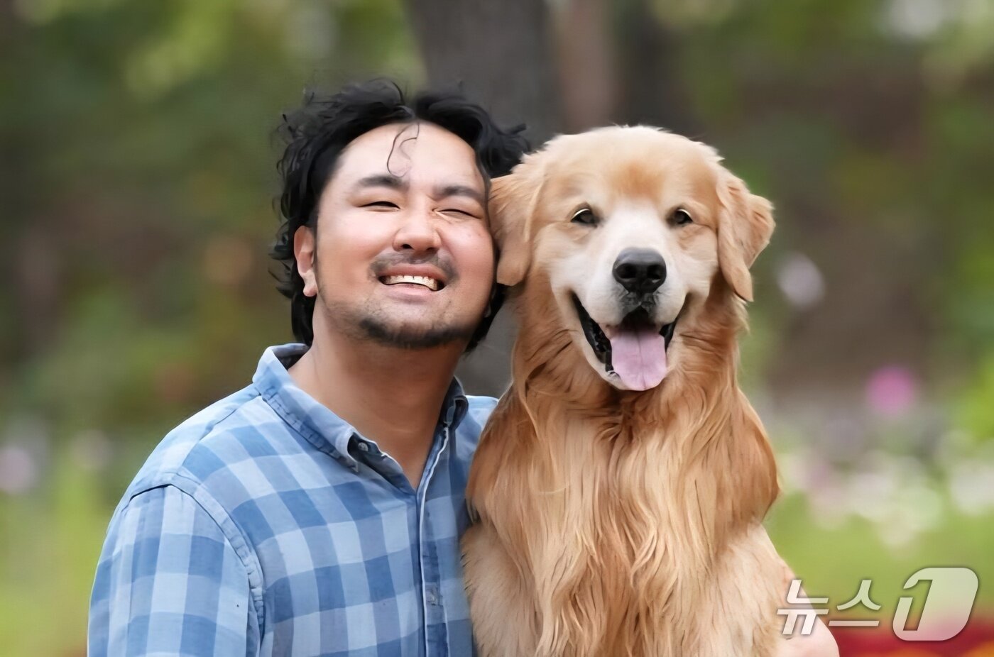 본문 이미지 - 배우 문정희의 반려견 마누와 심용희 수의사&#40;인스타그램 갈무리&#41; ⓒ 뉴스1