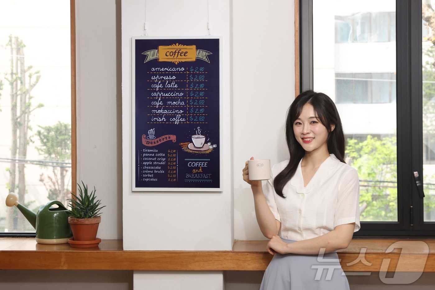 (서울=뉴스1) = 삼성전자가 디지털 종이에 잉크 기술을 적용하는 방식의 초저전력 디스플레이 '삼성 컬러 이페이퍼'를 8일 글로벌 출시한다.'삼성 컬러 이페이퍼'는 디지털 종이에 …