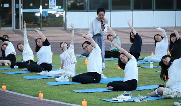 요가는 여성 운동? 편견을 깨드립니다