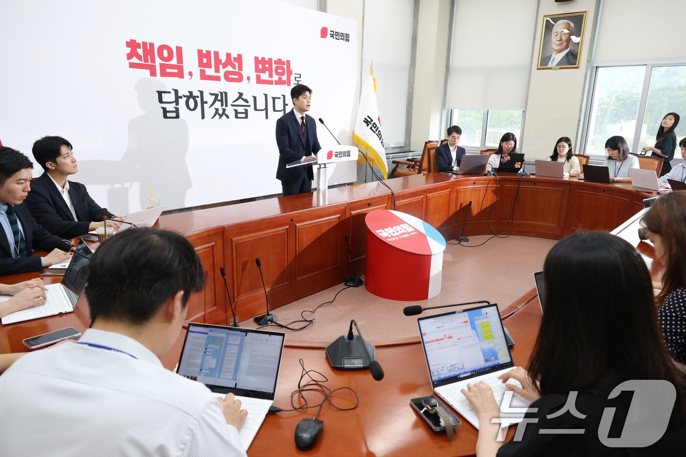 본문 이미지 - 김용태 국민의힘 비상대책위원장이 8일 오전 서울 여의도 국회에서 현안 관련 기자회견을 하고 있다. 2025.6.8/뉴스1 ⓒ News1 이광호 기자