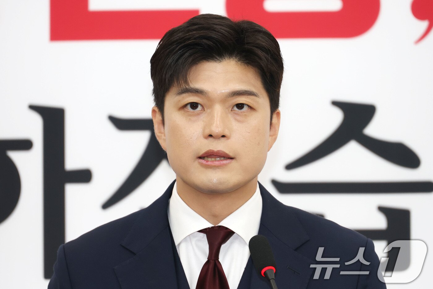 본문 이미지 - 김용태 국민의힘 비상대책위원장이 8일 오전 서울 여의도 국회에서 현안 관련 기자회견을 하고 있다. 2025.6.8/뉴스1 ⓒ News1 이광호 기자