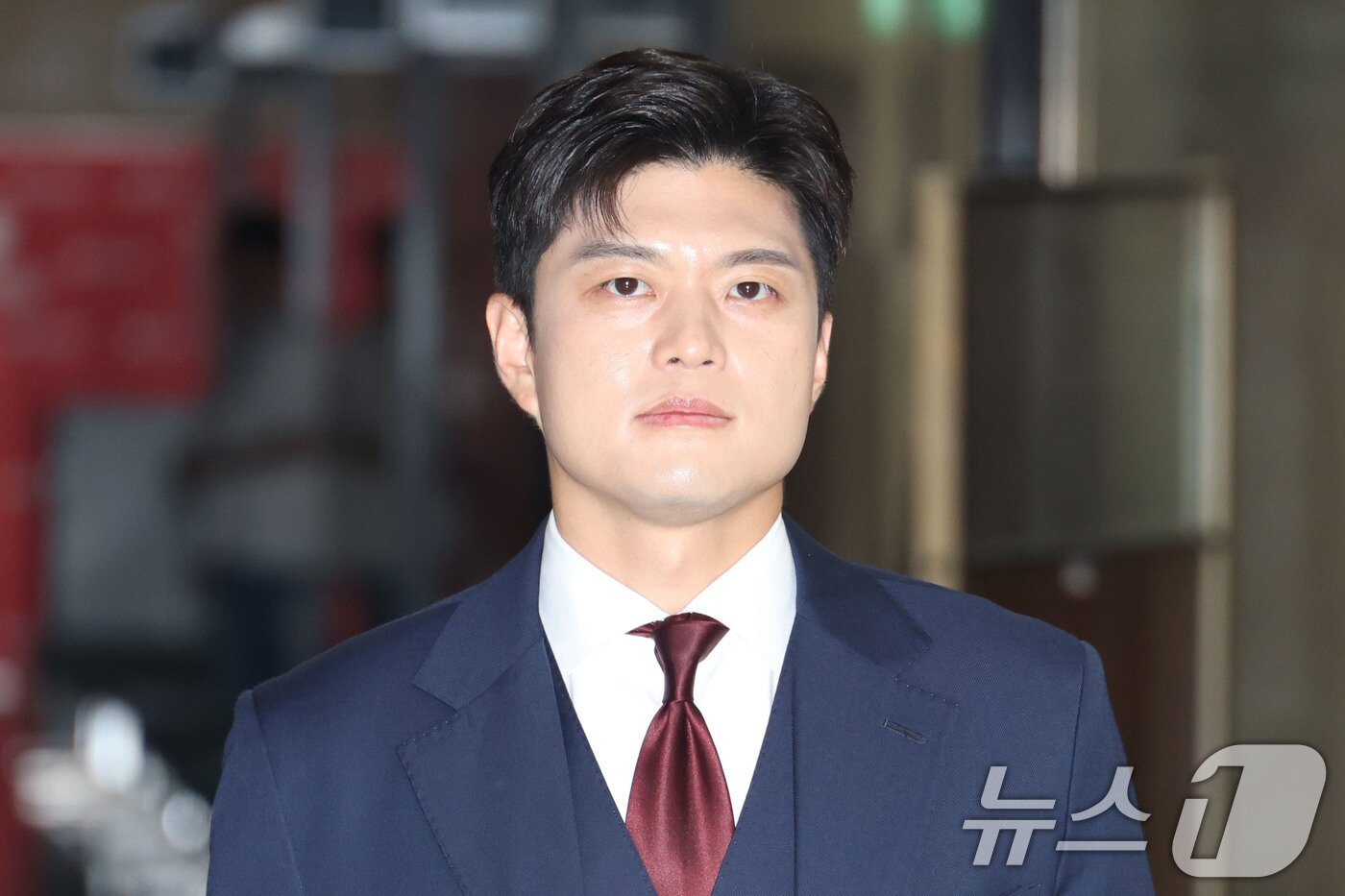 본문 이미지 - 김용태 국민의힘 비상대책위원장이 지난 8일 오전 현안 관련 기자회견을 하기 위해 서울 여의도 국회에서 이동하고 있다. 2025.6.8/뉴스1 ⓒ News1 이광호 기자