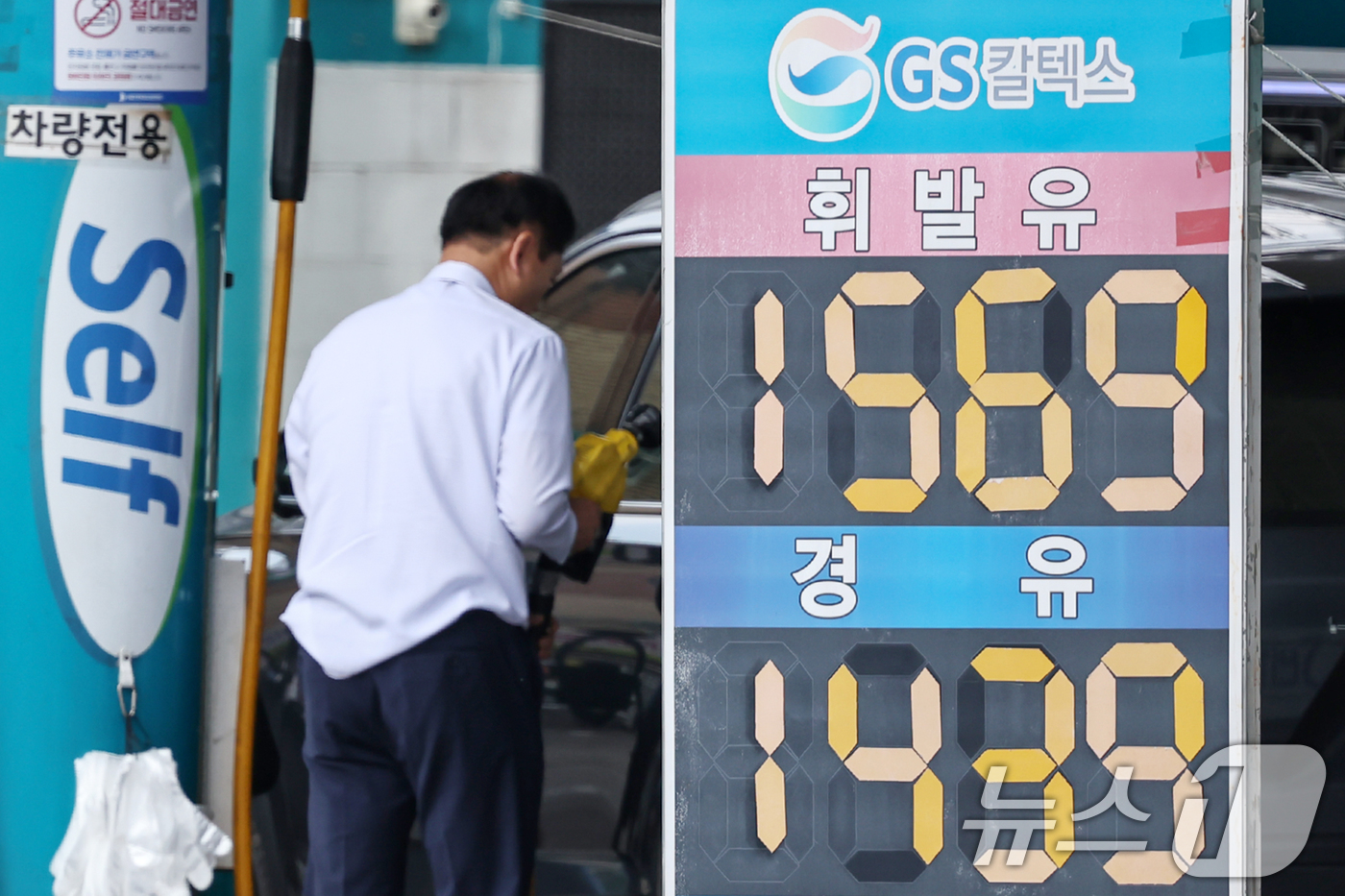 (서울=뉴스1) 민경석 기자 = 전국 주유소 기름값이 소폭 하락하며 4주 연속 내림세를 나타냈다.7일 한국석유공사 유가정보시스템 오피넷에 따르면 6월 첫째 주 휘발유 평균 판매가는 …