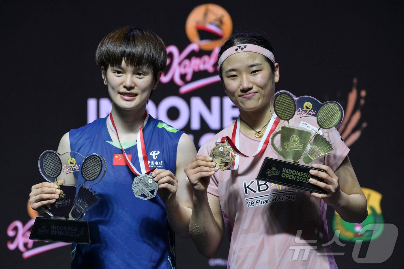 (AFP=뉴스1) 김성진 기자 = '셔틀콕 여제' 안세영(세계랭킹 1위)이 8일(현지시간) 인도네시아 자카르타 이스토라 스타디움에서 열린 세계배드민턴연맹(BWF) 월드투어 슈퍼 1 …