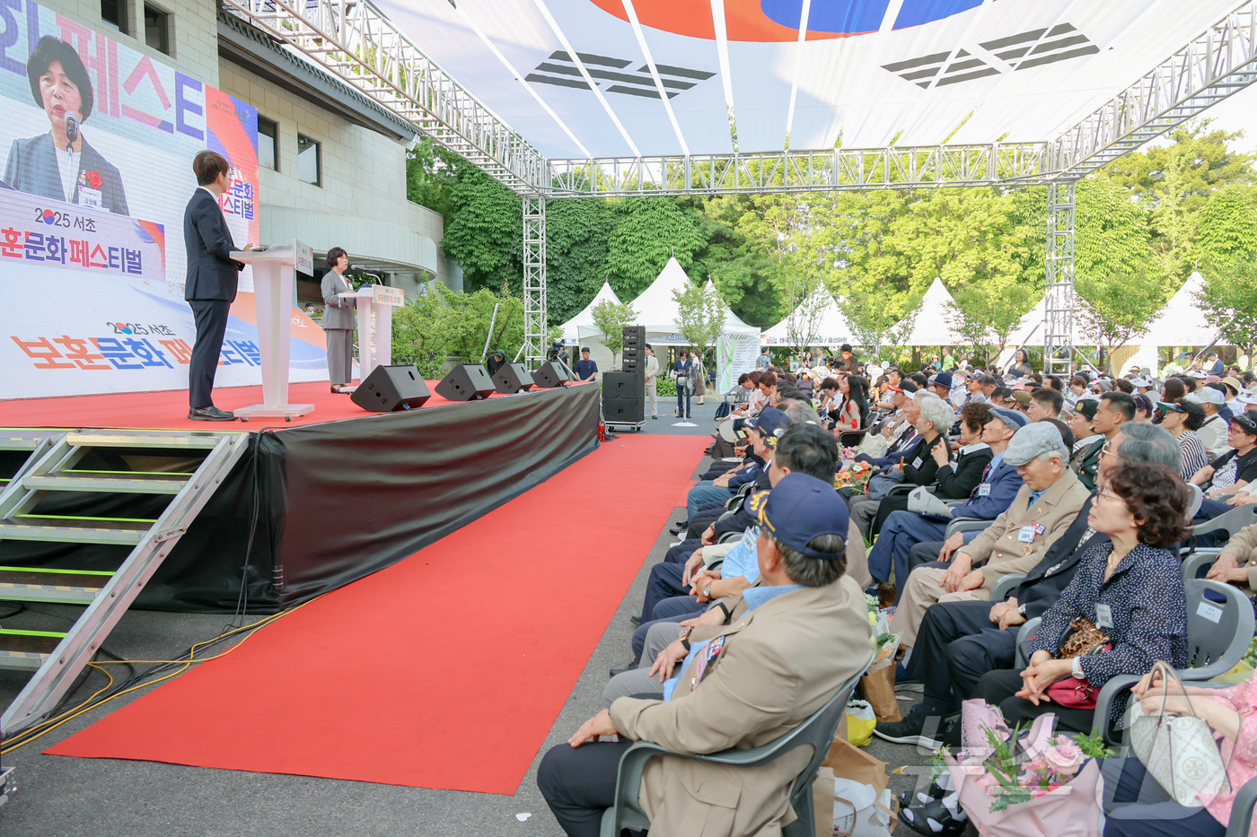 (서울=뉴스1) = 강정애 국가보훈부 장관이 8일 서울 서초구 매헌윤봉길의사기념관에서 열린 2025 서초 보훈문화 페스티벌에서 축사를 하고 있다. (국가보훈부 제공. 재판매 및 D …