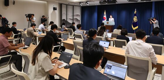 李대통령 "물가안정 모든 수단 총동원…추경 속도감 있게"(종합)