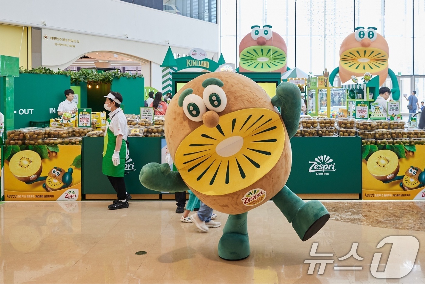 (서울=뉴스1) = 신세계프라퍼티는 '제스프리 키위랜드' 팝업 스토어를 오는 22일까지 스타필드 하남에서, 오는 24일부터 다음달 6일까지는 스타필드 고양에서 진행한다고 9일 밝혔 …