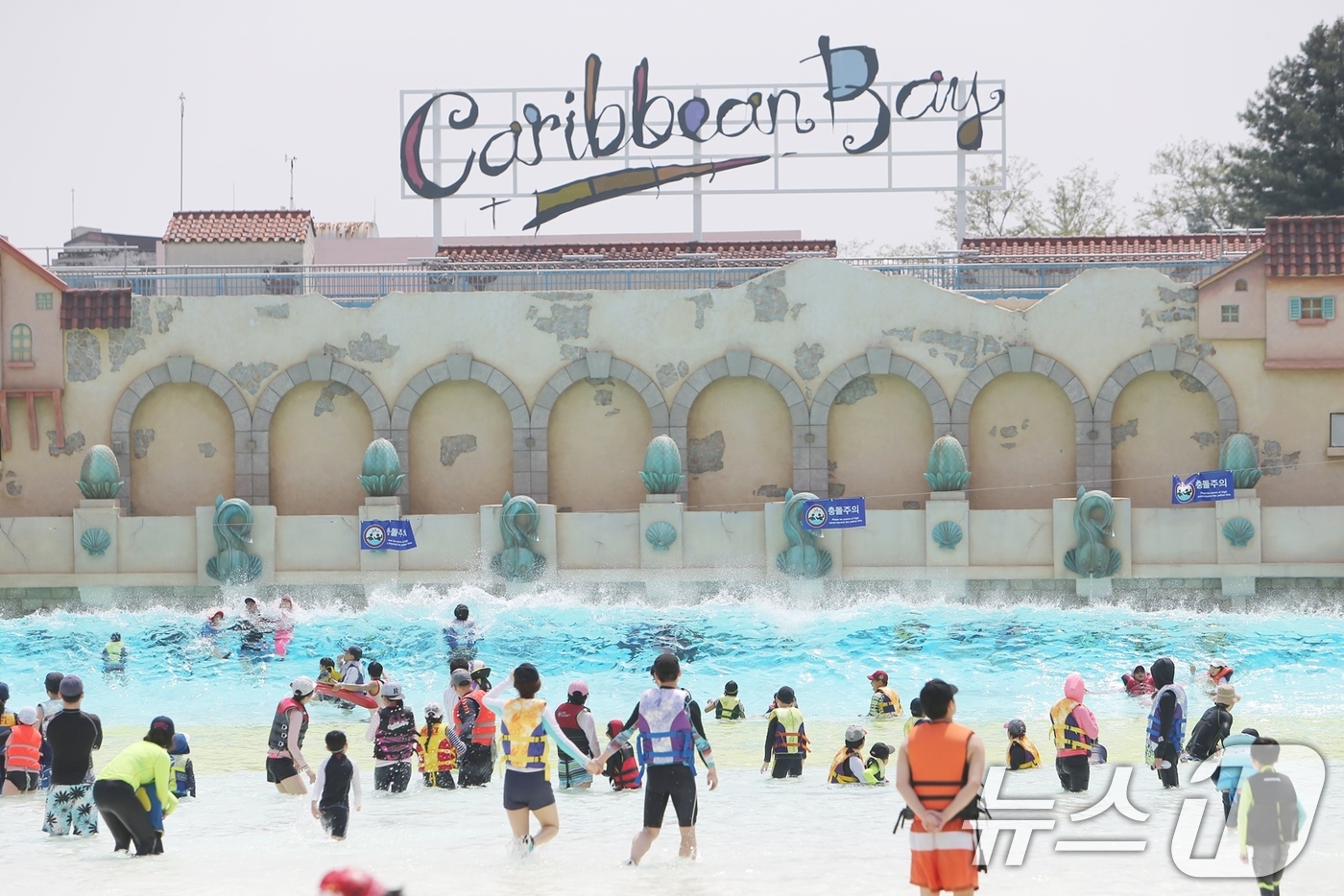 (서울=뉴스1) = 에버랜드의 워터파크 캐리비안 베이가 오는 13일부터 글로벌 인기 지식재산권(IP)인 '원피스'와 콜라보한 여름축제 '썸머 페스티벌'을 개최한다고 9일 밝혔다.사 …