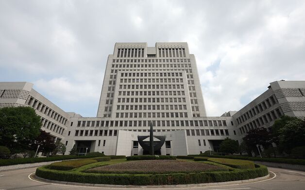 'SK하이닉스 핵심기술 中 유출' 협력사 부사장 징역 1년 6개월 확정