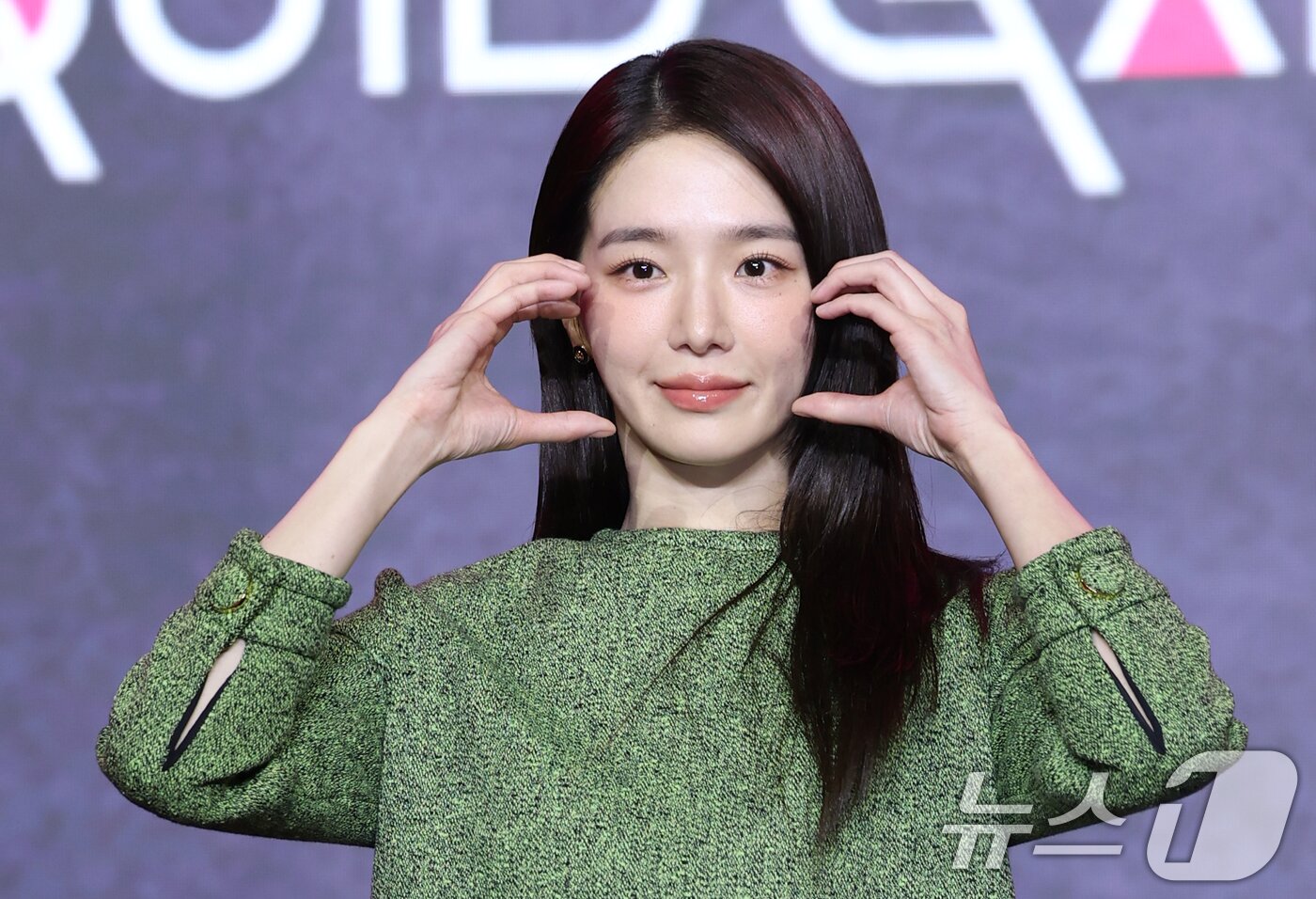 본문 이미지 - 배우 박규영이 9일 서울 용산구 서울드래곤시티에서 열린 넷플릭스 시리즈 '오징어 게임' 시즌3 제작발표회에서 포즈를 취하고 있다. '오징어 게임' 시즌3은 자신만의 목적을 품고 다시 참가한 게임에서 가장 친한 친구를 잃고 만 ‘기훈’과, 정체를 숨긴 채 게임에 숨어들었던 프론트맨, 그리고 그 잔인한 게임 속에서 살아남은 참가자들의 마지막 운명을 그린 이야기​다. 2025.6.9/뉴스1 ⓒ News1 권현진 기자