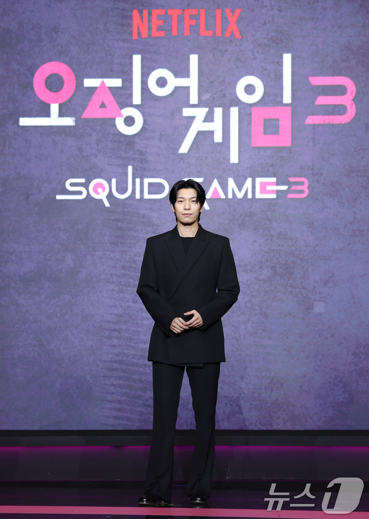 (서울=뉴스1) 권현진 기자 = 배우 위하준이 9일 서울 용산구 서울드래곤시티에서 열린 넷플릭스 시리즈 '오징어 게임' 시즌3 제작발표회에서 포즈를 취하고 있다.'오징어 게임' 시 …