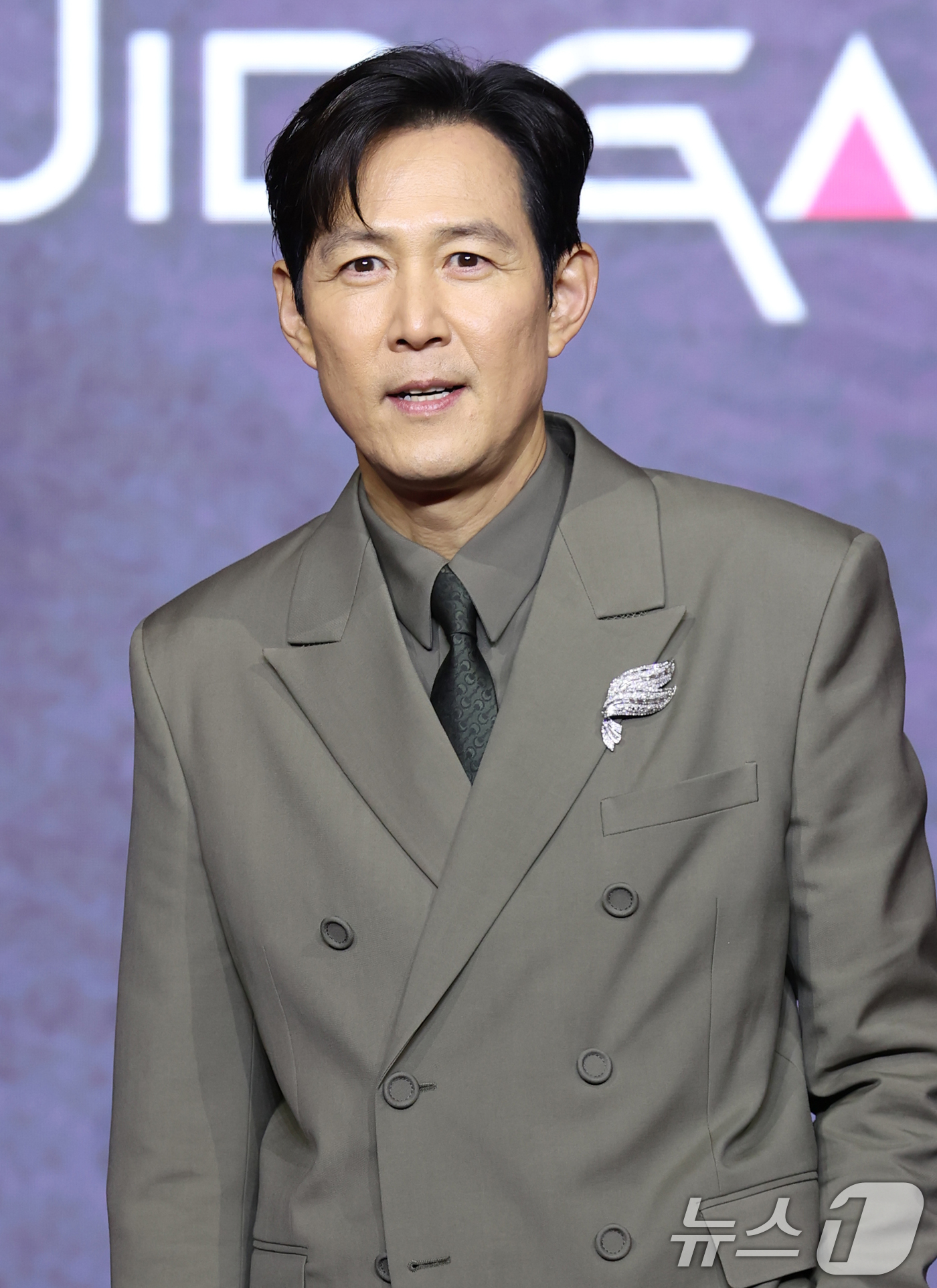 (서울=뉴스1) 권현진 기자 = 배우 이정재가 9일 서울 용산구 서울드래곤시티에서 열린 넷플릭스 시리즈 '오징어 게임' 시즌3 제작발표회에서 포즈를 취하고 있다.'오징어 게임' 시 …