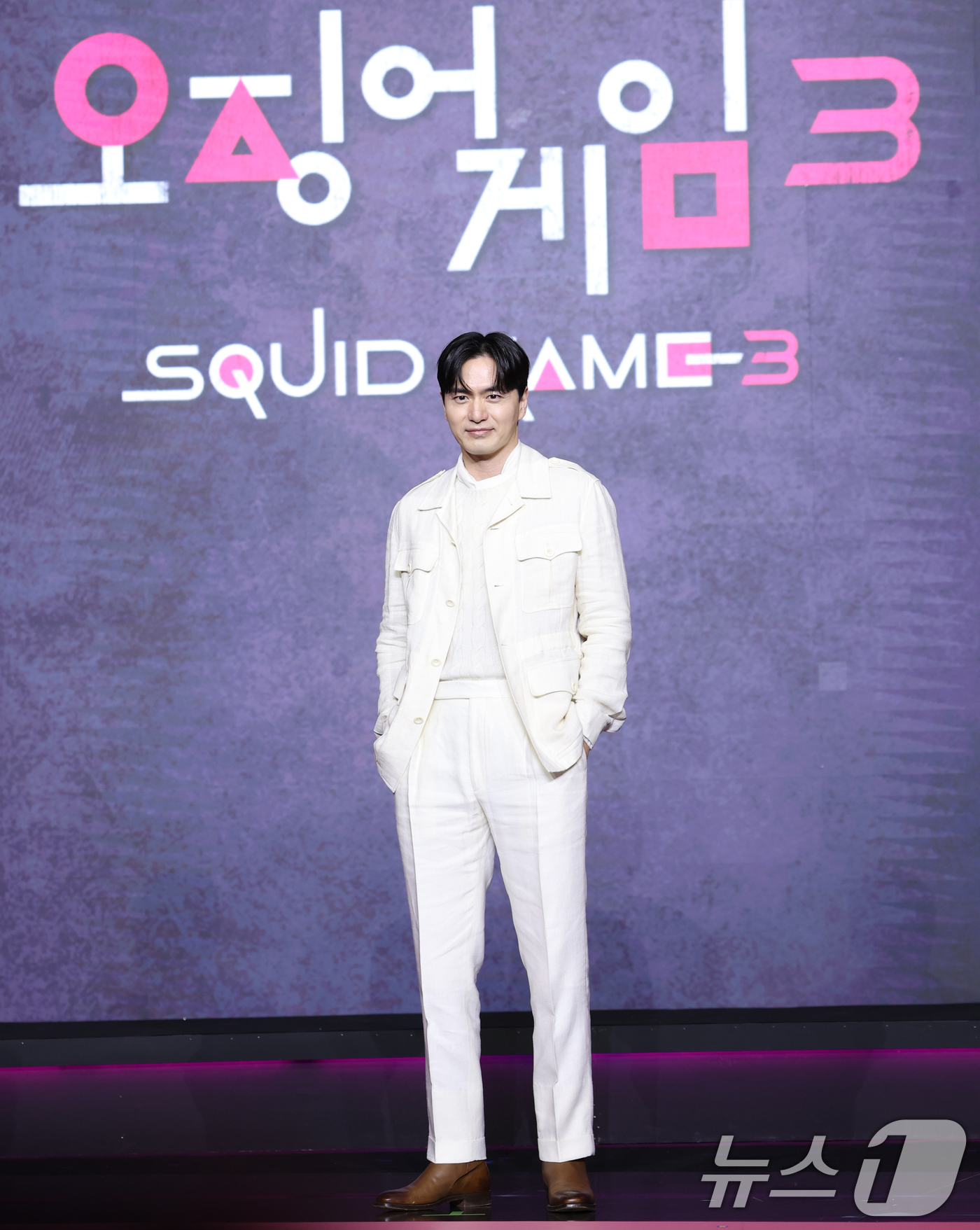 (서울=뉴스1) 권현진 기자 = 배우 이진욱이 9일 서울 용산구 서울드래곤시티에서 열린 넷플릭스 시리즈 '오징어 게임' 시즌3 제작발표회에서 포즈를 취하고 있다.'오징어 게임' 시 …