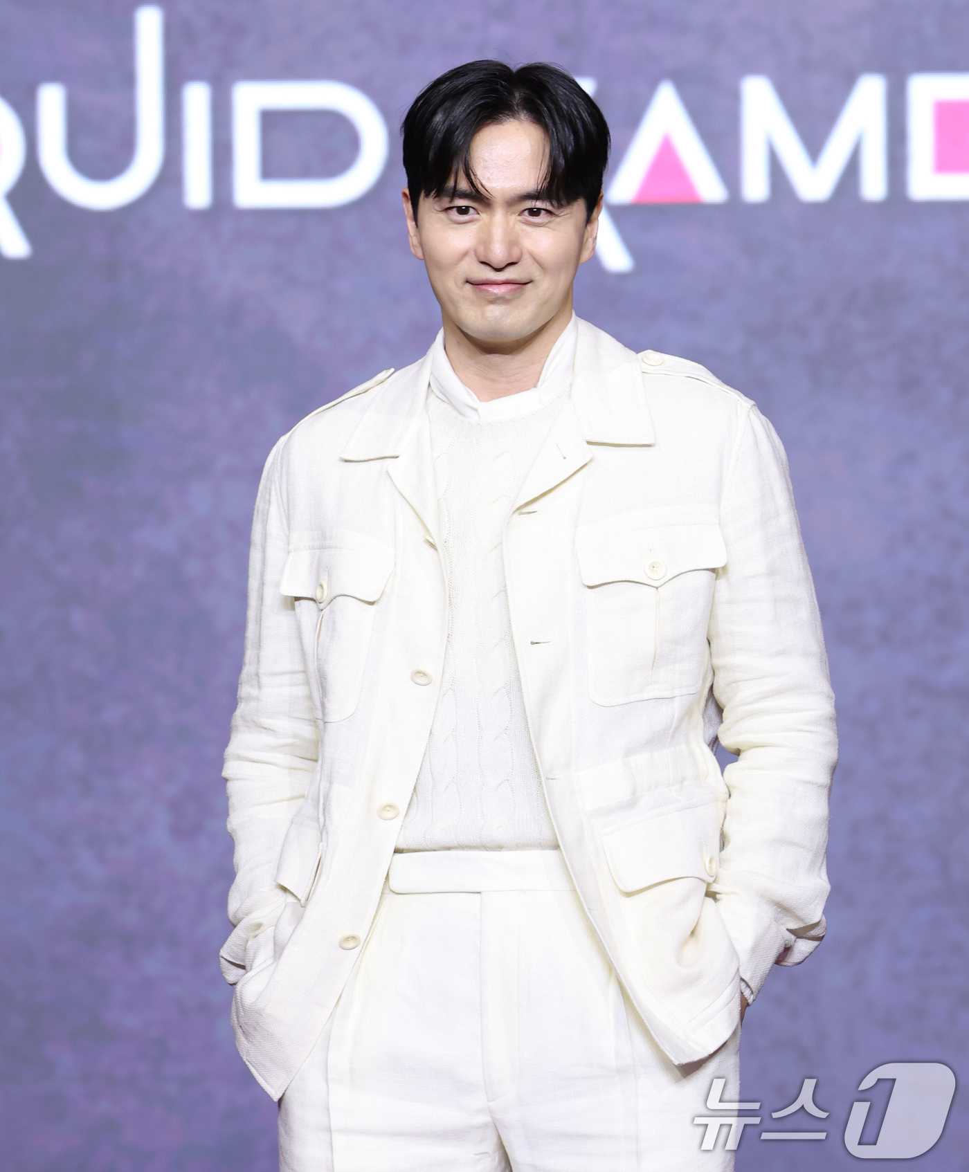 (서울=뉴스1) 권현진 기자 = 배우 이진욱이 9일 서울 용산구 서울드래곤시티에서 열린 넷플릭스 시리즈 '오징어 게임' 시즌3 제작발표회에서 포즈를 취하고 있다.'오징어 게임' 시 …