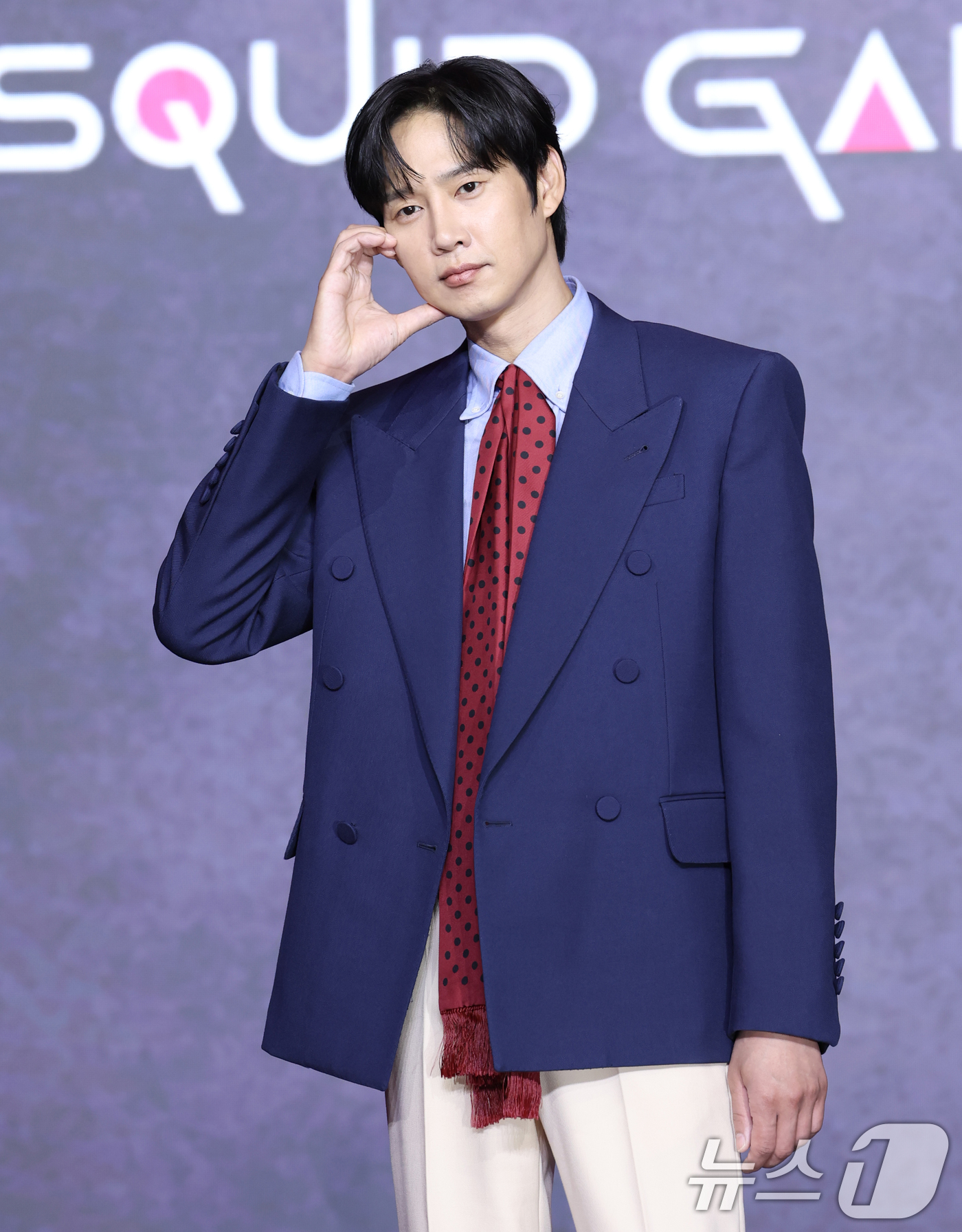 (서울=뉴스1) 권현진 기자 = 배우 박성훈이 9일 서울 용산구 서울드래곤시티에서 열린 넷플릭스 시리즈 '오징어 게임' 시즌3 제작발표회에서 포즈를 취하고 있다.'오징어 게임' 시 …