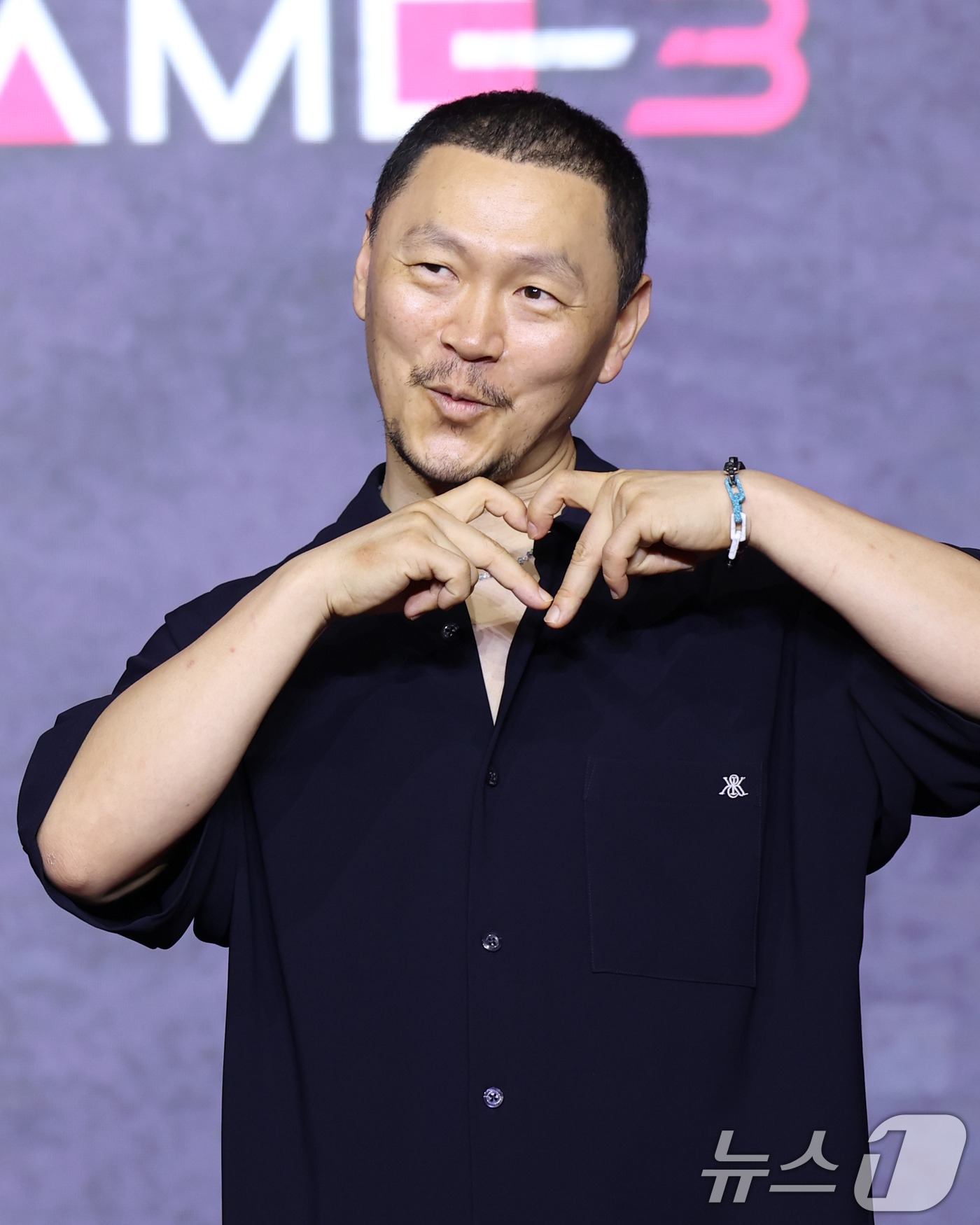 (서울=뉴스1) 권현진 기자 = 배우 양동근이 9일 서울 용산구 서울드래곤시티에서 열린 넷플릭스 시리즈 '오징어 게임' 시즌3 제작발표회에서 포즈를 취하고 있다.'오징어 게임' 시 …