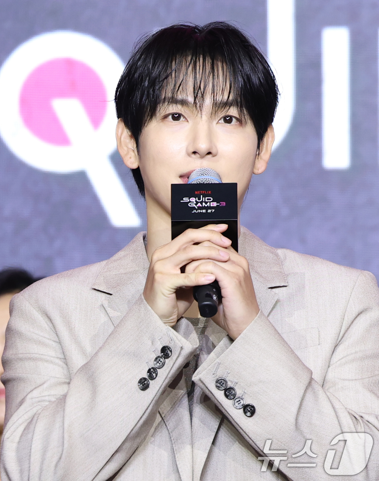 (서울=뉴스1) 권현진 기자 = 배우 임시완이 9일 서울 용산구 서울드래곤시티에서 열린 넷플릭스 시리즈 '오징어 게임' 시즌3 제작발표회에서 인사말을 하고 있다.'오징어 게임' 시 …