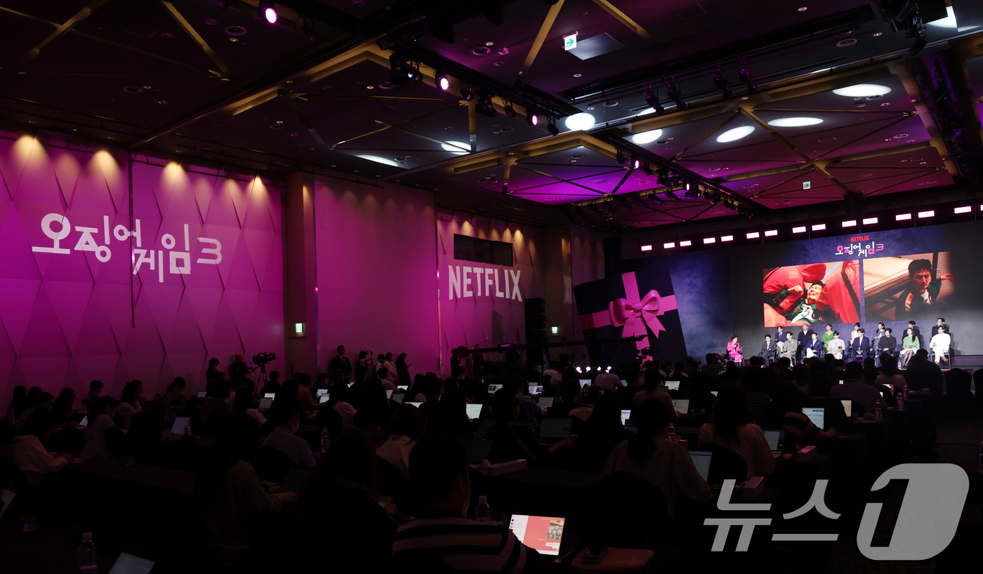 (서울=뉴스1) 권현진 기자 = 9일 서울 용산구 서울드래곤시티에서 넷플릭스 시리즈 '오징어 게임' 시즌3 제작발표회에 열리고 있다.'오징어 게임' 시즌3은 자신만의 목적을 품고 …