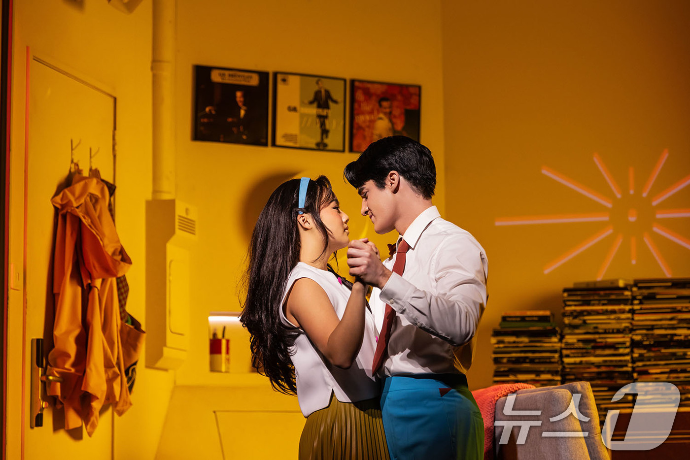 (서울=뉴스1) = 미국 뉴욕 브로드웨이에서 공연 중인 한국 토종 창작 뮤지컬 '어쩌면 해피엔딩'(Maybe Happy Ending)이 제78회 토니상 시상식에서 6관왕의 영예를 …