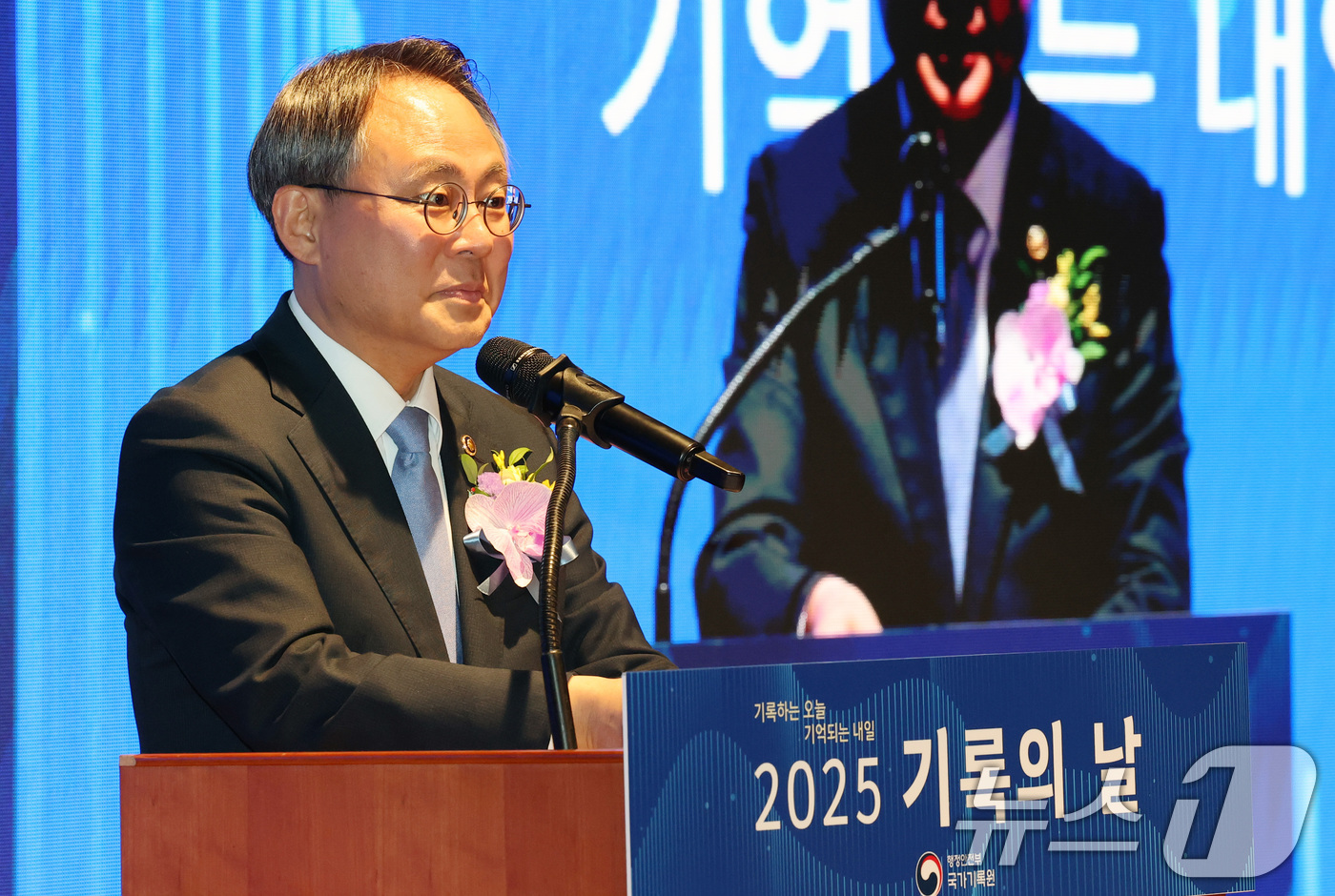 (서울=뉴스1) 임세영 기자 = 고기동 행정안전부 장관 직무대행이 9일 서울 종로구 정부서울청사 별관 2층 대강당에서 열린 2025 기록의 날 기념행사에서 기념사를 하고 있다. 2 …