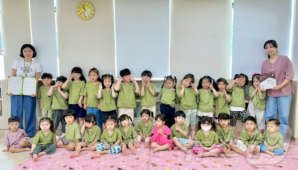 (대전=뉴스1) 이동원 기자 = 굿네이버스 대전충북사업본부는 청주시 흥덕구에 위치한 국공립 지웰푸르지오라온어린이집이‘좋은이웃유아기관(나눔인성교육사업)’나눔 캠페인에 동참했다고 9일 …