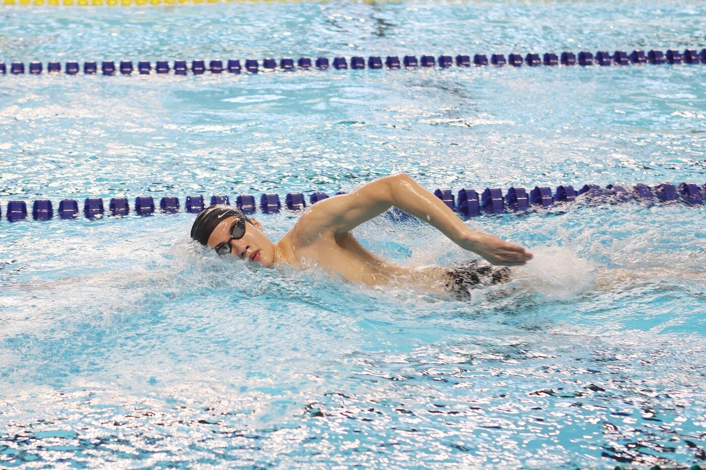 본문 이미지 - 재개관한 수영센터에서 시연 중인 황선우. (대한체육회 제공)