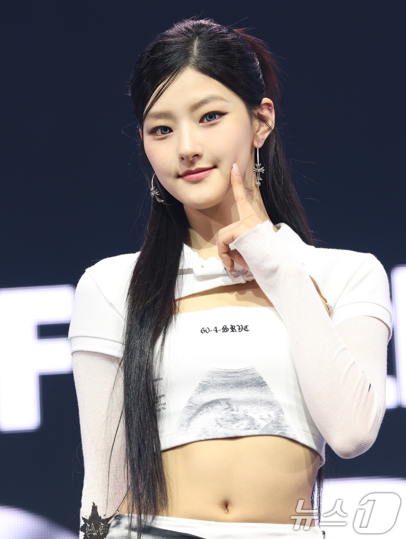 (서울=뉴스1) 권현진 기자 = 걸그룹 키스오브라이프(KISS OF LIFE) 하늘이 9일 서울 광진구 예스24라이브홀에서 가진 미니 4집 앨범 ‘224’(투투포) 쇼케이스에서 포 …