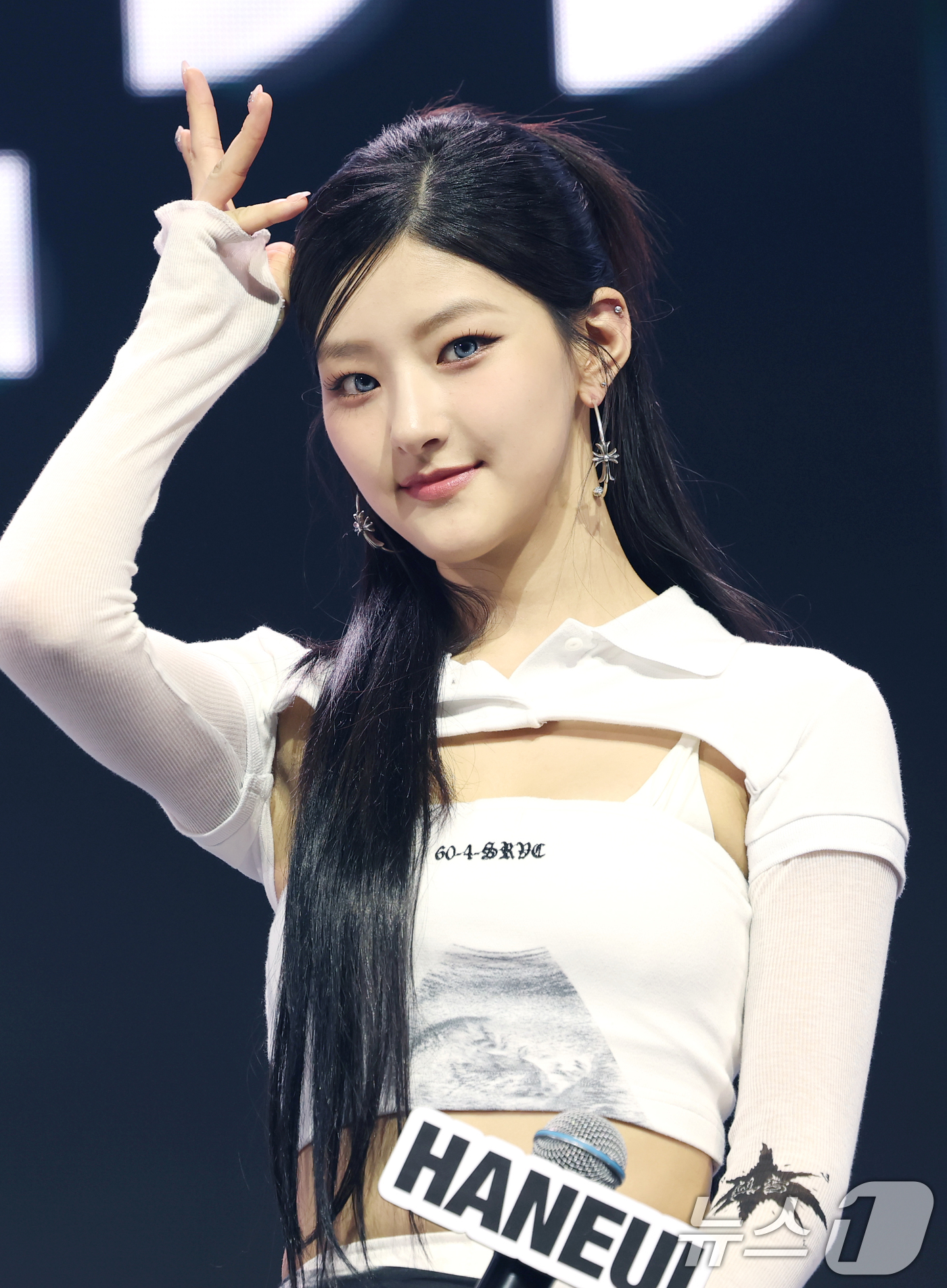 (서울=뉴스1) 권현진 기자 = 걸그룹 키스오브라이프(KISS OF LIFE) 나띠가 9일 서울 광진구 예스24라이브홀에서 가진 미니 4집 앨범 ‘224’(투투포) 쇼케이스에서 포 …