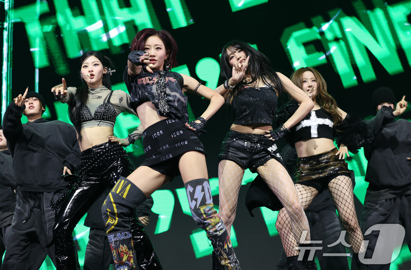 (서울=뉴스1) 권현진 기자 = 걸그룹 키스오브라이프(KISS OF LIFE)가 9일 서울 광진구 예스24라이브홀에서 가진 미니 4집 앨범 ‘224’(투투포) 쇼케이스에서 ‘k b …