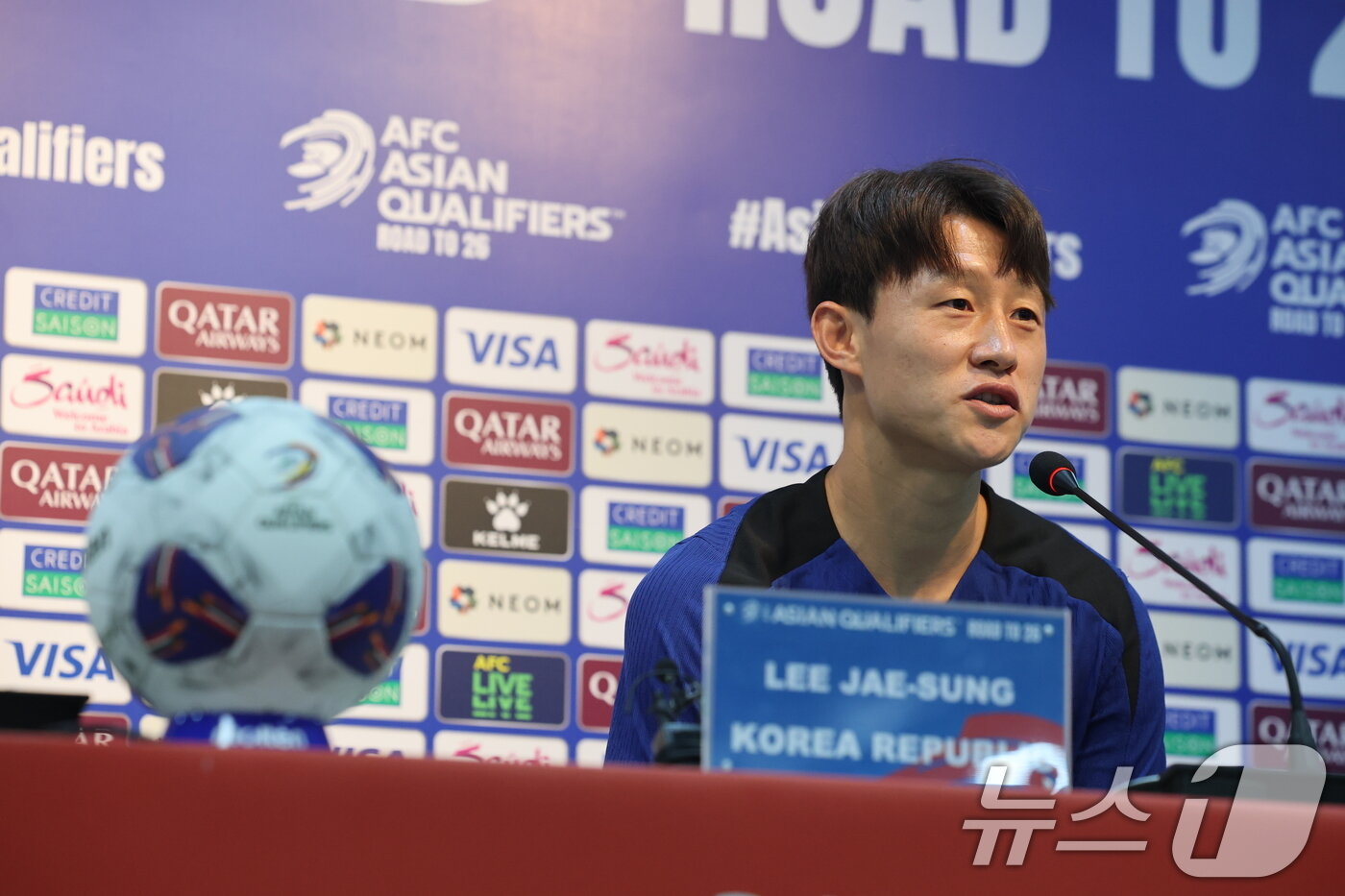 본문 이미지 - 대한민국 축구 국가대표팀 이재성이 2026 국제축구연맹&#40;FIFA&#41; 북중미 월드컵 아시아 3차 예선 B조 쿠웨이트와의 경기를 하루 앞둔 9일 서울 마포구 서울월드컵경기장에서 기자회견하고 있다. 2025.6.9/뉴스1 ⓒ News1 이승배 기자