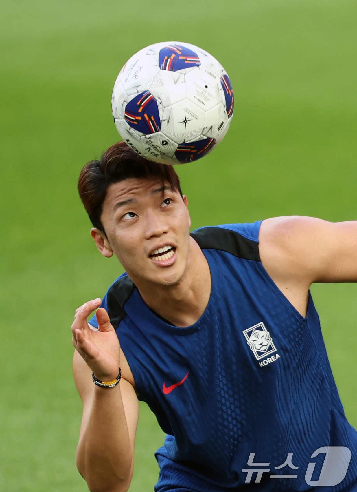 (서울=뉴스1) 이승배 기자 = 9일 서울 마포구 서울월드컵경기장에서 열린 대한민국 축구 국가대표팀 공개훈련에서 황희찬이 훈련하고 있다.월드컵 본선행을 조기 확정한 홍명보호는 오는 …