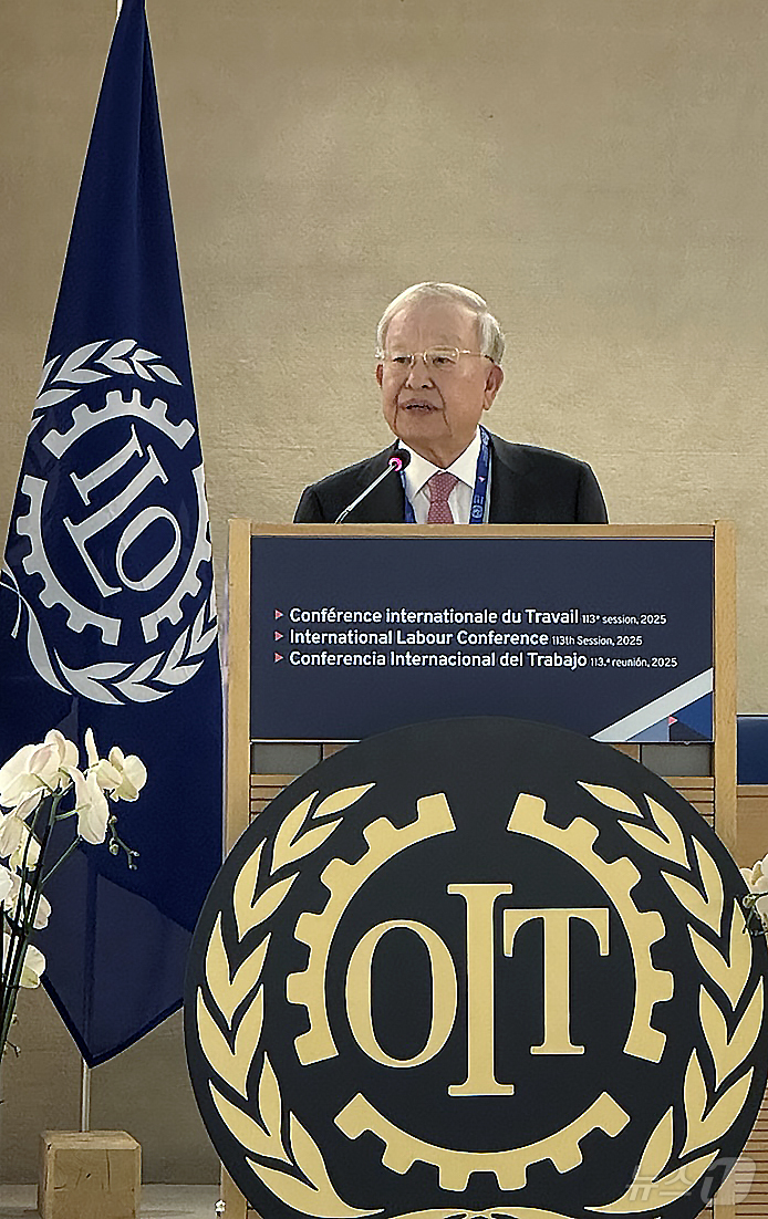 (서울=뉴스1) = 손경식 한국경영자총협회 회장이 9일 스위스 제네바에서 열린 113차 국제노동기구(ILO) 총회에서 연설을 하고 있다. (한국경영자총협회 제공. 재판매 및 DB …