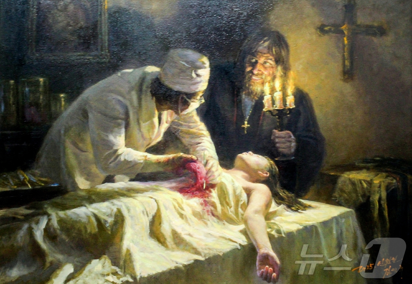 (평양 노동신문=뉴스1) = 북한 노동당 기관지 노동신문은 1일 계급교양 주제 미술전시회장에 전시된 그림들을 조명하며 "아무리 세월이 흐르고 세대가 바뀐다고 해도 미제의 죄행을 절 …