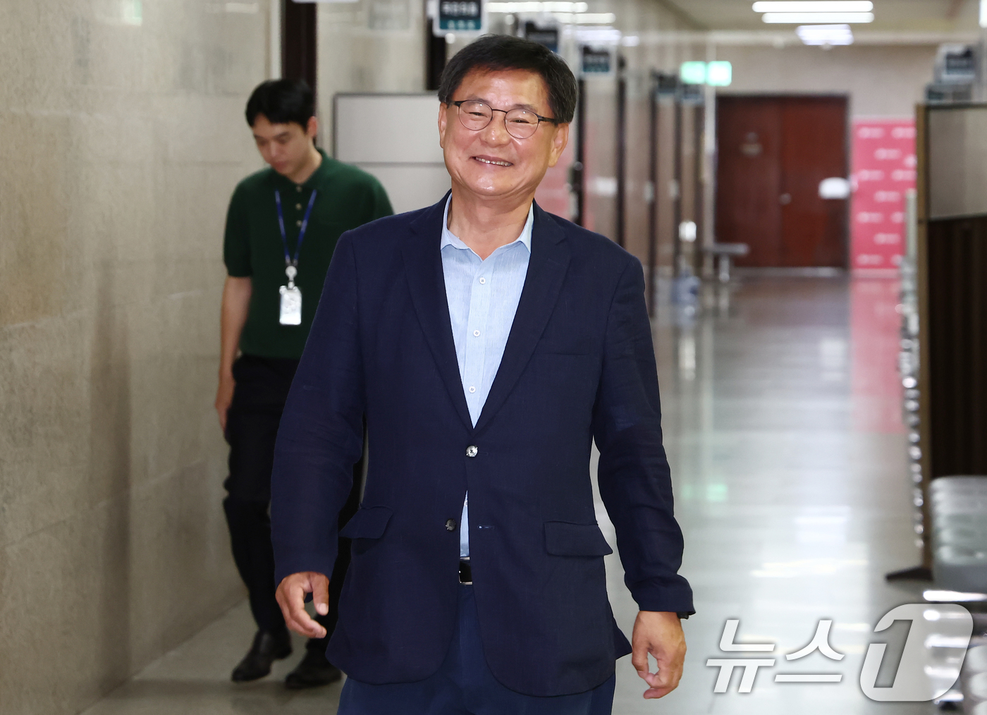 (서울=뉴스1) 김민지 기자 = 이헌승 국민의힘 전국위원회 의장이 1일 오전 서울 여의도 국회에서 열린 새 비상대책위원회 설치 및 비상대책위원장 임명 관련 제17차 전국위원회 비대 …