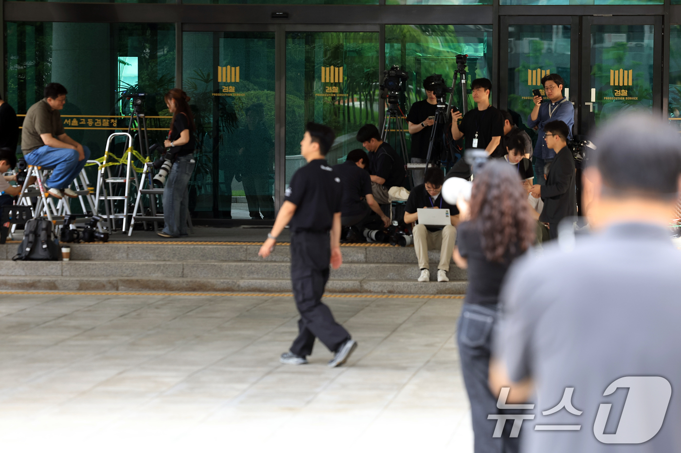 (서울=뉴스1) 박정호 기자 = 윤석열 전 대통령이 12·3 비상계엄 관련 내란·외환 관련 사건 수사를 맡은 조은석 특별검사팀의 2차 소환에 불응한 1일 오전 서울 서초구 서울고등 …