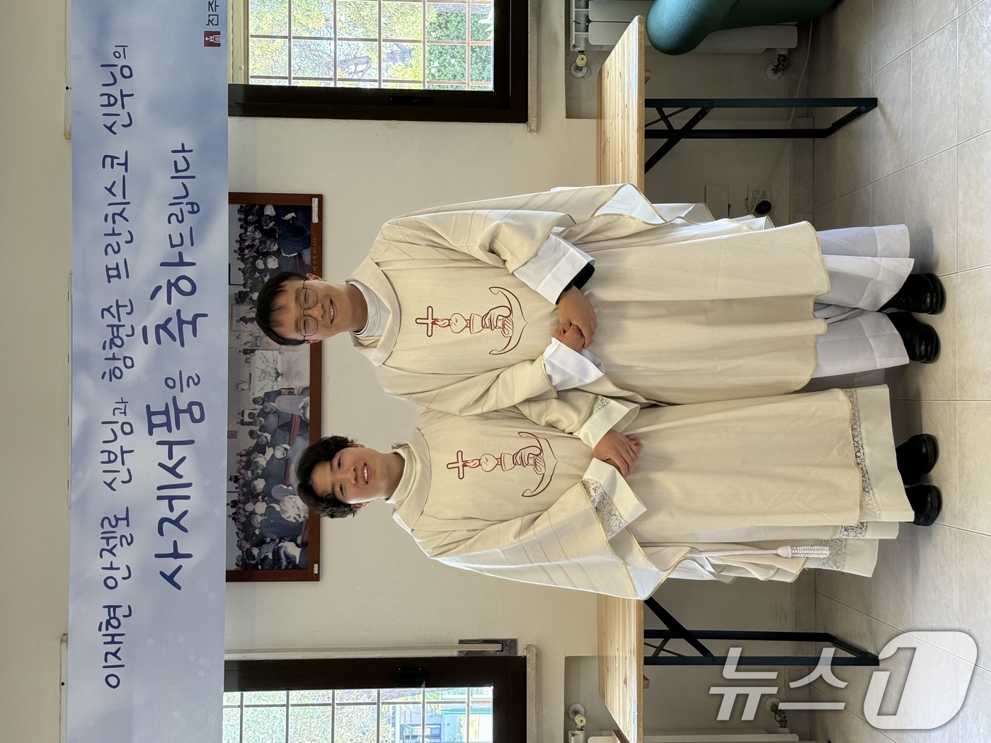 (서울=뉴스1) = 천주교 서울대교구는 지난 6월 27일(현지시간) 서울대교구 소속 이재현 안젤로(양천본당) 신부와 함현준 프란치스코(대치성모탄신본당) 신부가 바티칸 성 베드로 대 …