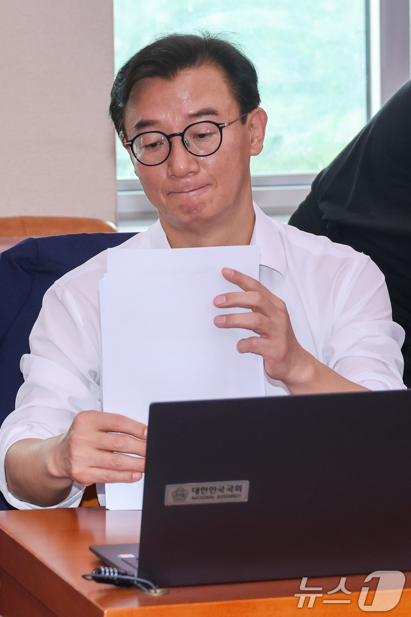 (서울=뉴스1) 안은나 기자 = 해양수산부 장관 후보자인 전재수 더불어민주당 의원이 1일 오전 서울 여의도 국회에서 열린 제426회국회(임시회) 문화체육관광위원회 제2차 전체회의에 …