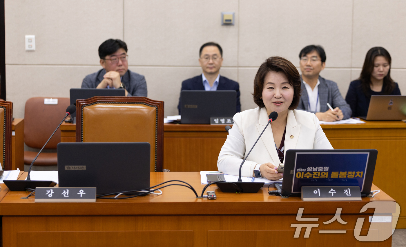 (서울=뉴스1) 이승배 기자 = 1일 서울 여의도 국회에서 열린 국회 보건복지위원회 전체회의에서 더불어민주당 신임 간사로 선임된 이수진 의원이 인사말하고 있다. 2025.7.1/뉴 …