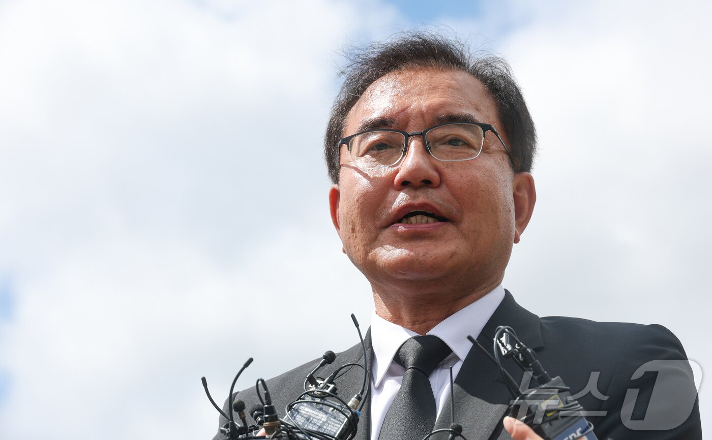 본문 이미지 - 순직 해병 수사 외압 사건을 맡은 이명현 특별검사가 1일 대전 국립현충원 채상병 묘역을 참배한 뒤 기자들의 질문에 답하고 있다. &#40;공동취재&#41; 2025.7.1/뉴스1 ⓒ News1 김기태 기자