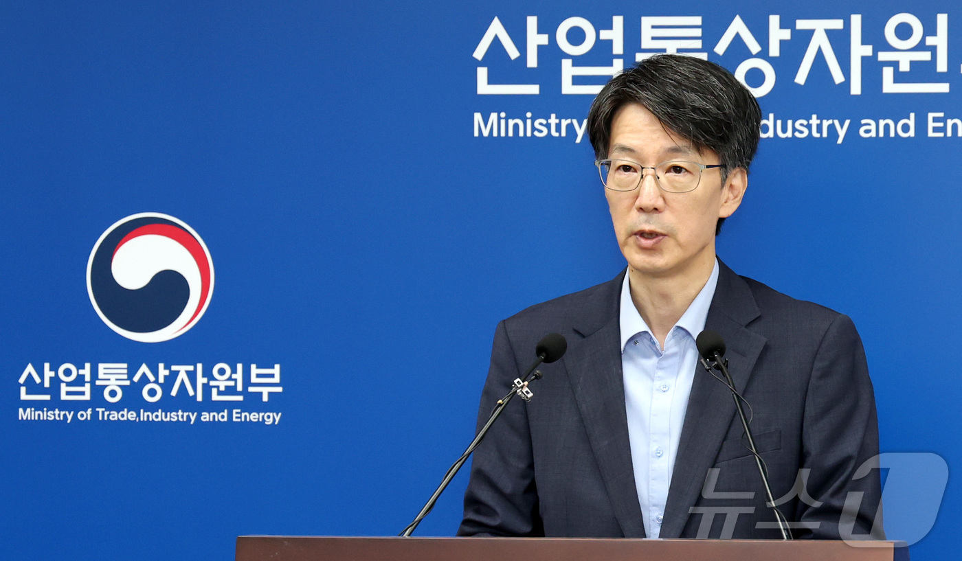 (세종=뉴스1) 김기남 기자 = 서가람 산업통상자원부 무역정책관이 1일 오전 세종시 정부세종청사에서 2025년 6월 수출입 동향을 발표하고 있다.  2025.7.1/뉴스1