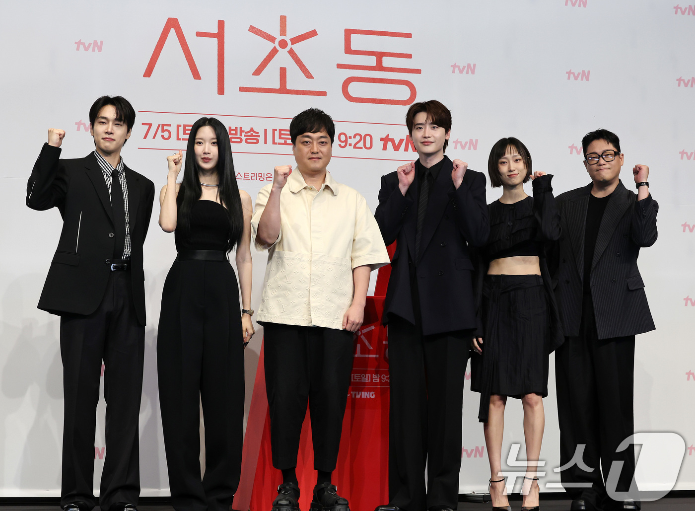 (서울=뉴스1) 이동해 기자 = 강유석(왼쪽부터)과 문가영, 박승우 감독, 이종석, 류혜영, 임성재가 1일 오후 서울 구로구 더링크호텔에서 열린 tvN 토일드라마 '서초동' 제작발 …