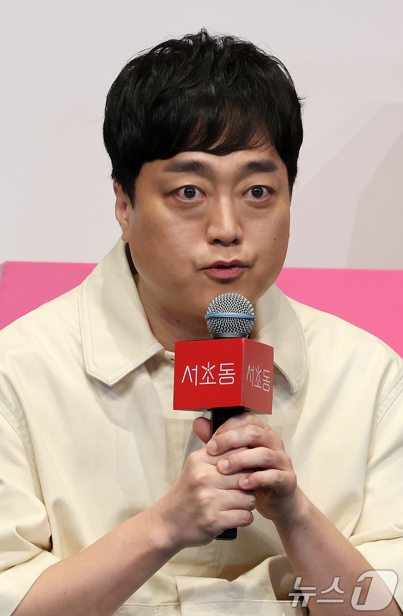 (서울=뉴스1) 이동해 기자 = 박승우 감독이 1일 오후 서울 구로구 더링크호텔에서 열린 tvN 토일드라마 '서초동' 제작발표회에서 인사말을 하고 있다.매일 서초동 법조타운으로 출 …