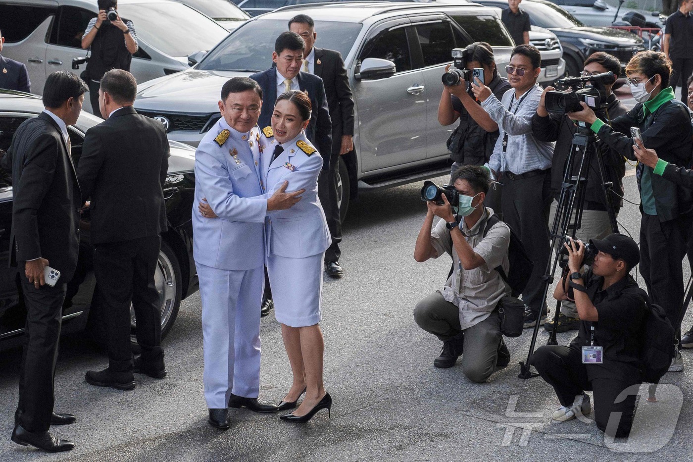 (방콕 AFP=뉴스1) 권영미 기자 = 태국에서 가장 강력한 영향력을 가진 탁신 친나왓 전 총리와 패통탄 친나왓 총리 부녀가 중대한 법적 위기에 직면했다. 1일(현지시간) 태국 헌 …